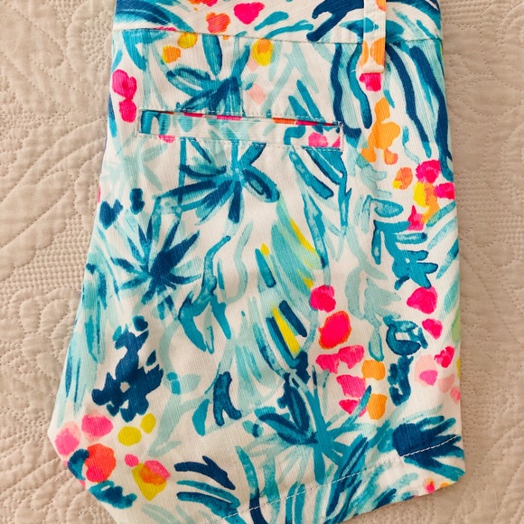 Lilly Pulitzer Callahan Shorts - Picture 3 of 8